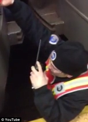 article-2524451-1A22747B00000578-561_306x423